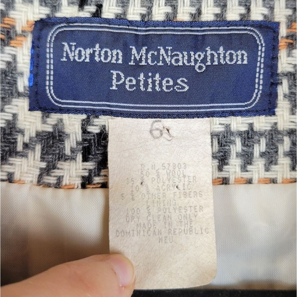 Classic Plaid Women's Blazer - Picture 7 of 7